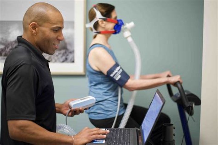 Can a medical assistant perform a pulmonary function test?