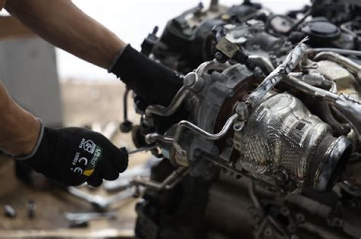 Can an A&P overhaul an engine?