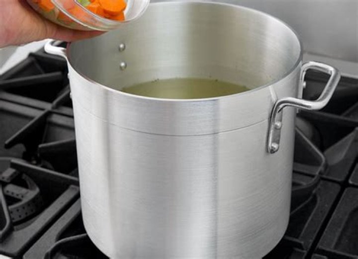 Can you brine meat in an aluminum pot?