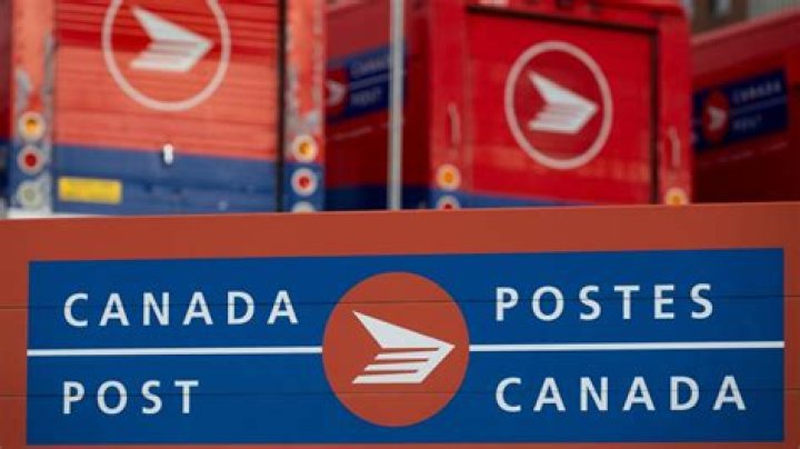 Does Canada Post have change of address cards?