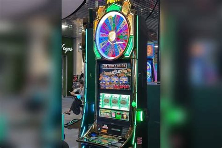 Does m8trix casino have slot machines?