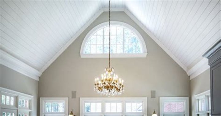 How high should vaulted ceilings be?
