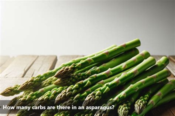 How many carbs are in asparagus tips?