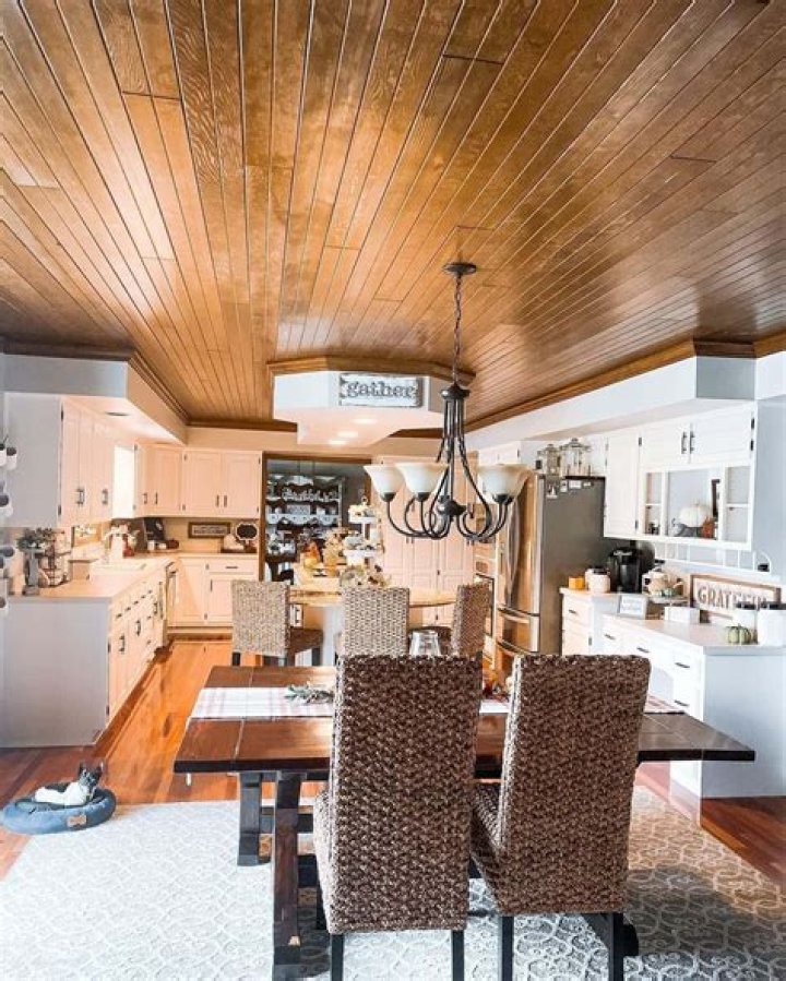Should wood floors match wood ceiling?
