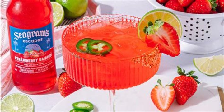 What's in Applebee's strawberry margarita?