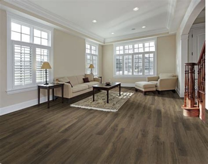 What color furniture looks good with hardwood floors?