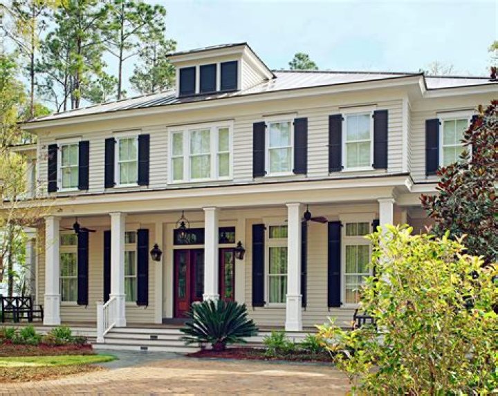 What is a Federal Colonial house style?