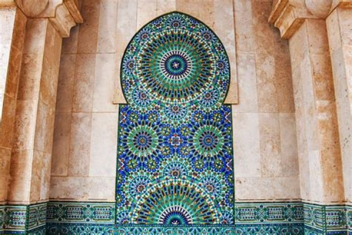 Why are patterns used in Islamic art?